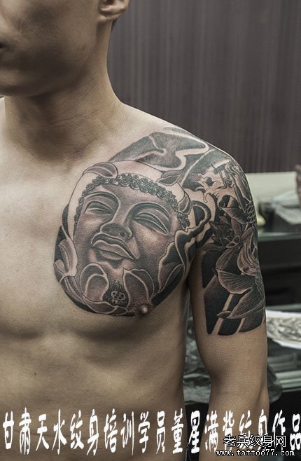 甘肃天水纹身培训学员董星打造的半胛佛头鲤鱼纹身作品