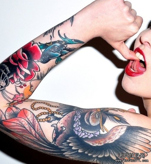 时尚女孩花臂纹身图案由武汉最好的纹身店推荐