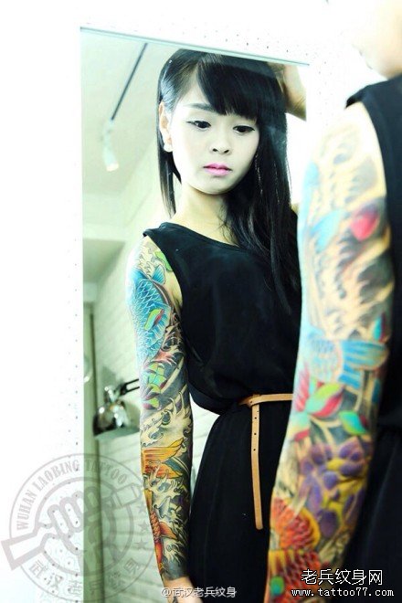 武汉纹身店兵哥打造的花臂鲤鱼纹身作品写真
