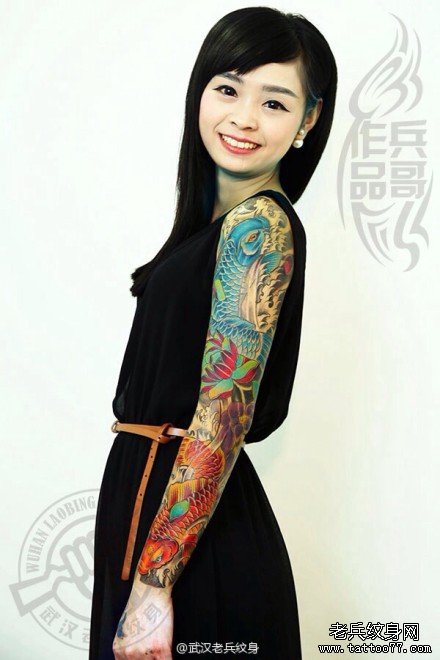 武汉纹身店兵哥打造的花臂鲤鱼纹身作品写真