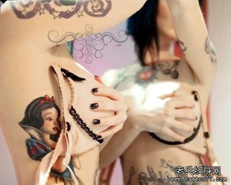 性感女人侧腰白雪公主纹身图案由武汉纹身店推荐