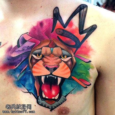 胸口彩色泼墨狮子座纹身图案