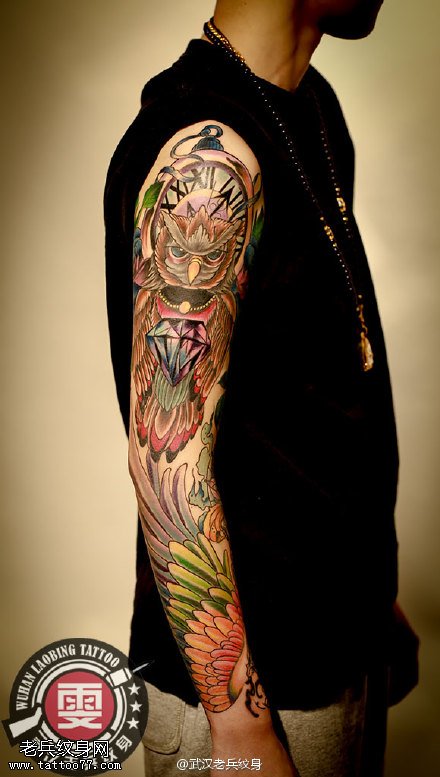 武汉女纹身师制作的花臂猫头鹰翅膀纹身作品