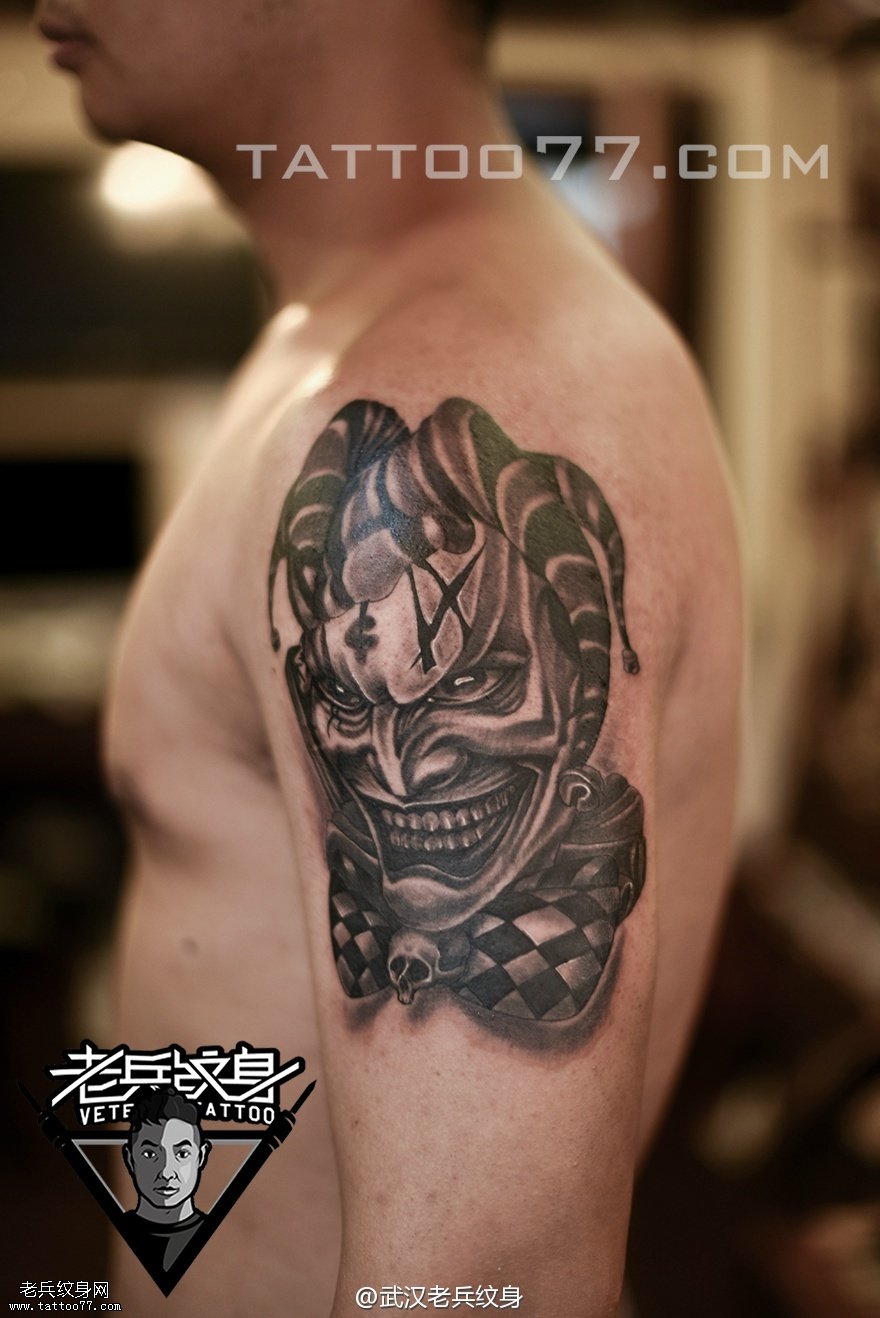 大臂小丑纹身作品由武汉纹身店打造