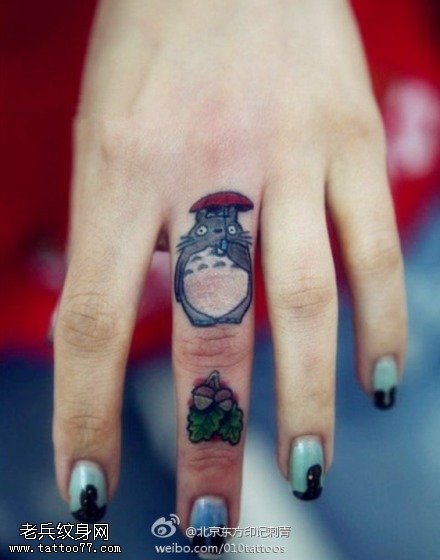 彩绘龙猫戒指花卉纹身图案