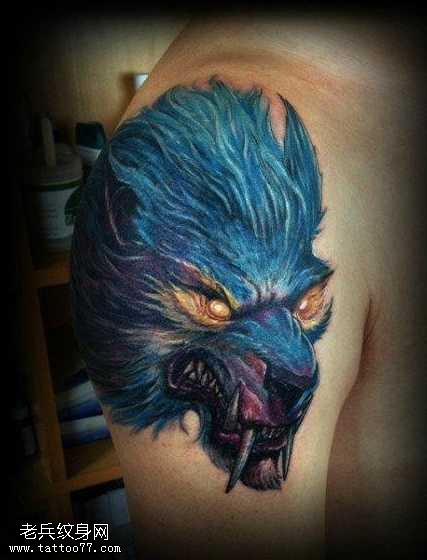 手臂超酷凶恶的狼头纹身图案