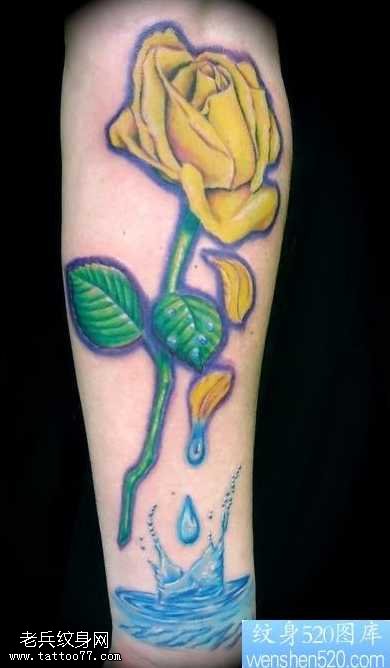 黄色玫瑰花纹身图案