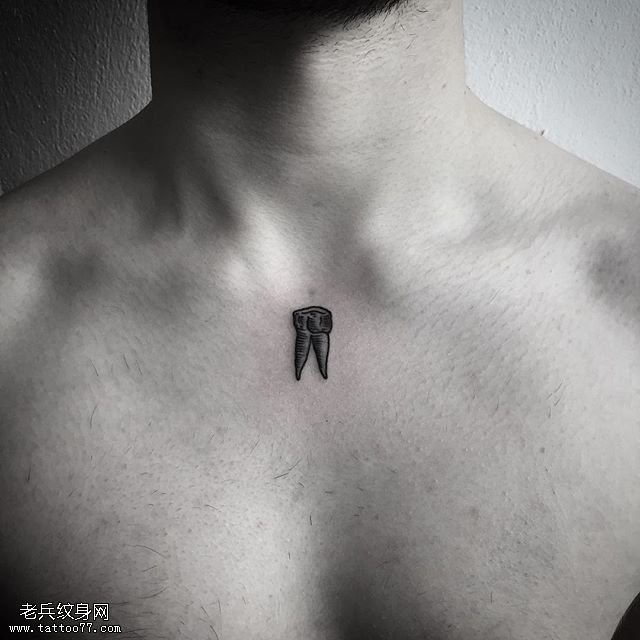 脖子前的牙齿纹身图案