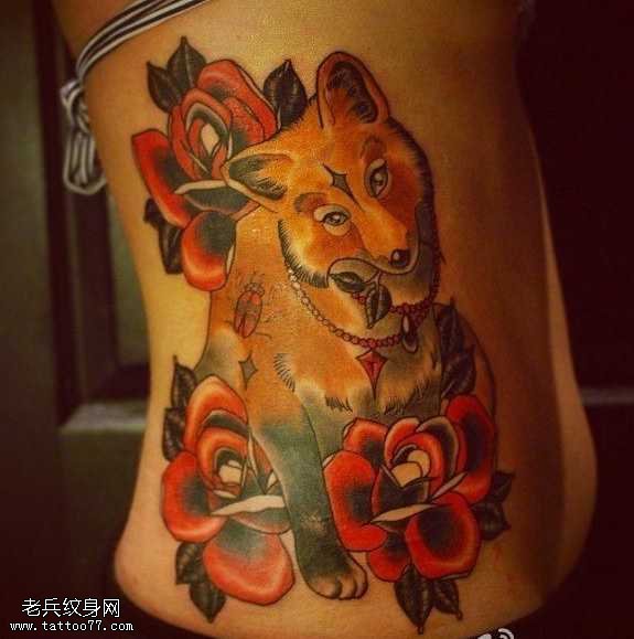 彩色狐狸纹身图案