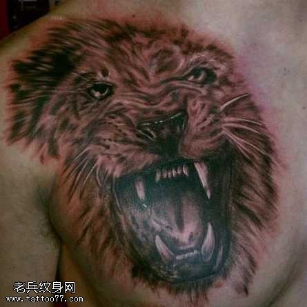 胸部霸气的狮子头像纹身图案