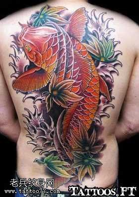 满背个性红鲤鱼纹身图案