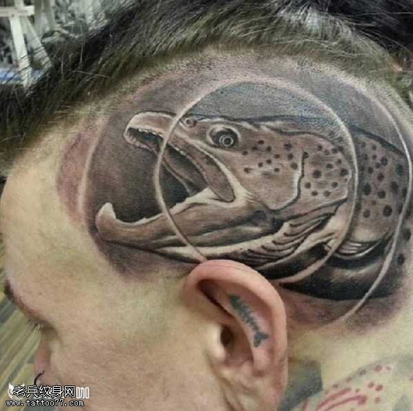 头部恐龙鱼纹身图案