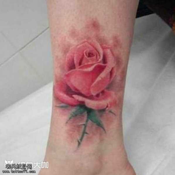 腿部粉玫瑰纹身图案