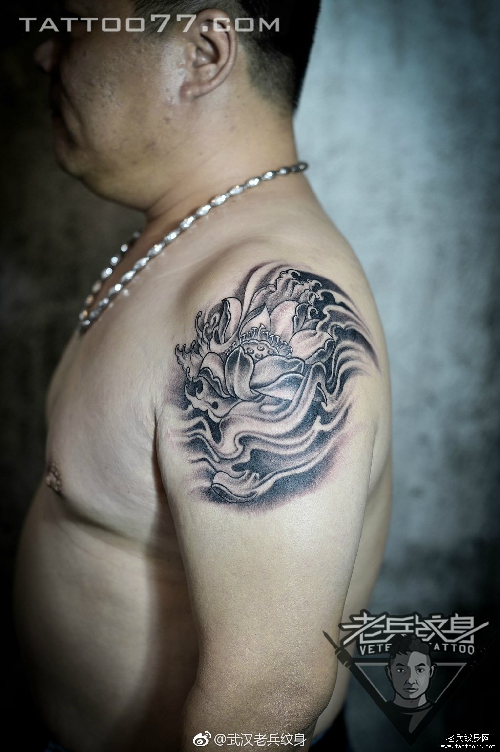 武汉纹身打造的大臂莲花纹身图案作品