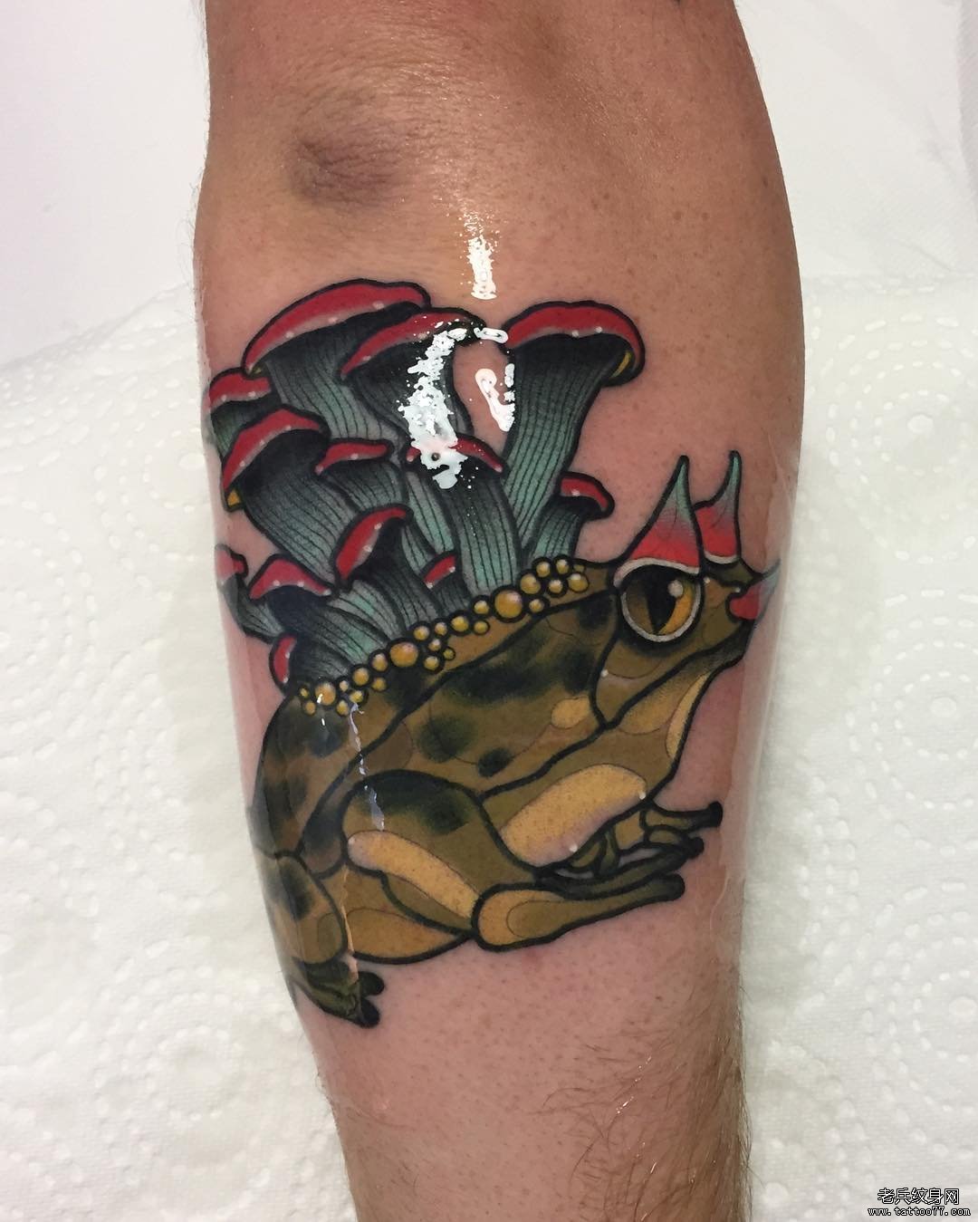 手臂青蛙抽象纹身图案