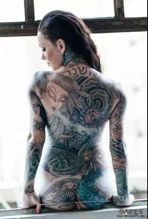 武汉最好的纹身店推荐一款性感花臂女纹身图片