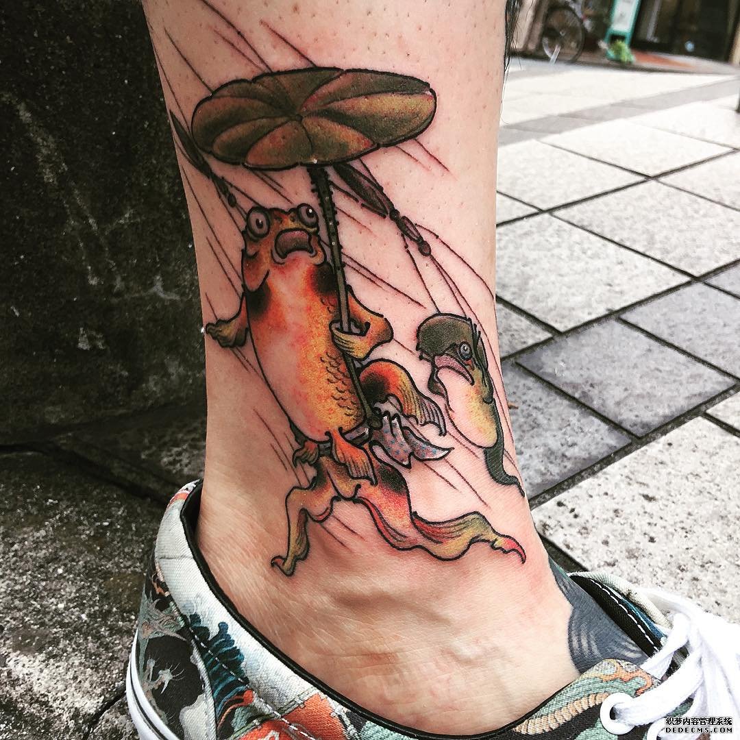 脚踝青蛙纹身图案