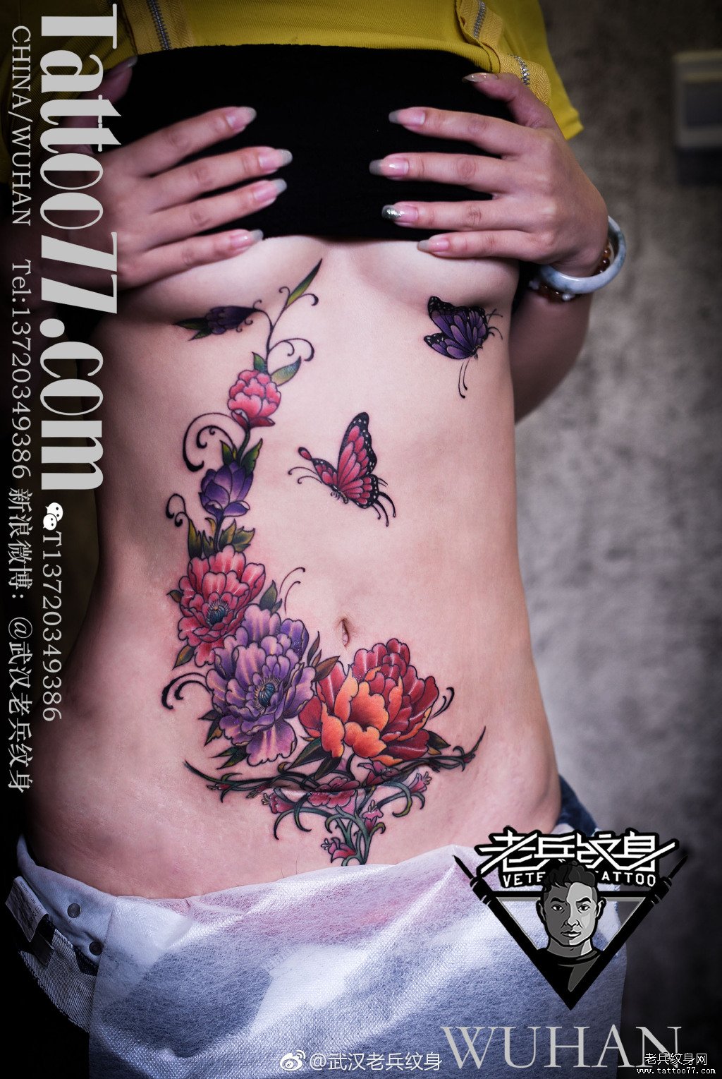 腹部伤疤遮盖彩色花藤蝴蝶纹身图案