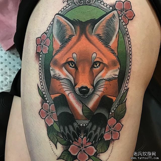 色彩狐狸镜子纹身