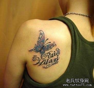 女生肩背小蝴蝶英文字母纹身图案_武汉纹身店