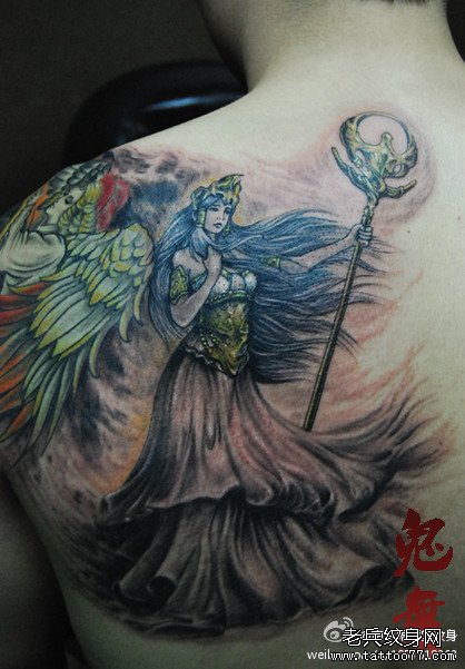 男生肩背漂亮的雅典娜女神纹身图案_武汉纹身