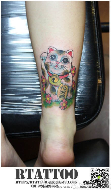 美女腿部潮流精美的招财猫纹身图案