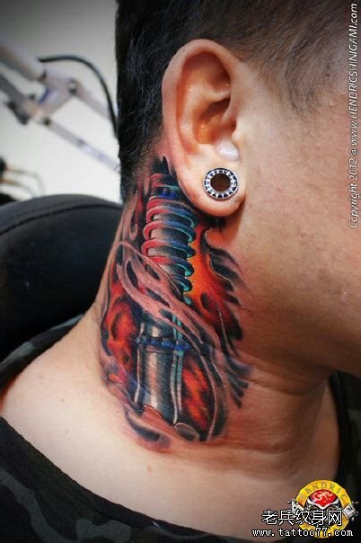 分享一款脖子上的机械纹身图案_武汉纹身店之