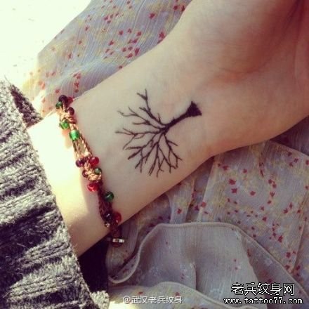手腕树纹身图案由武汉纹身店推荐_武汉纹身店