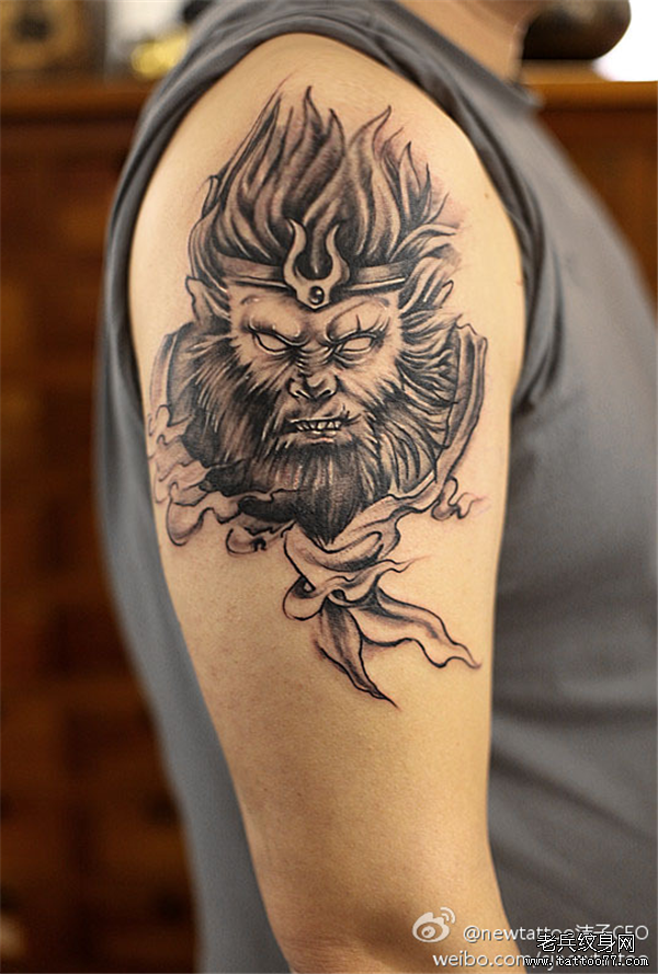 大臂猴子纹身图案由武汉最好的纹身馆推荐_武