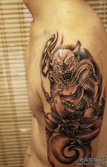 武汉最好的纹身店推荐一款手臂雷神纹身图案