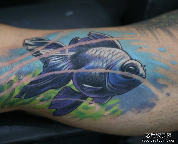 武汉纹身店推荐一款是手臂鱼纹身图案_武汉纹