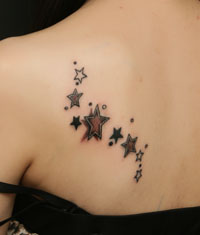 武汉纹身:美女肩背五角星纹身图案作品