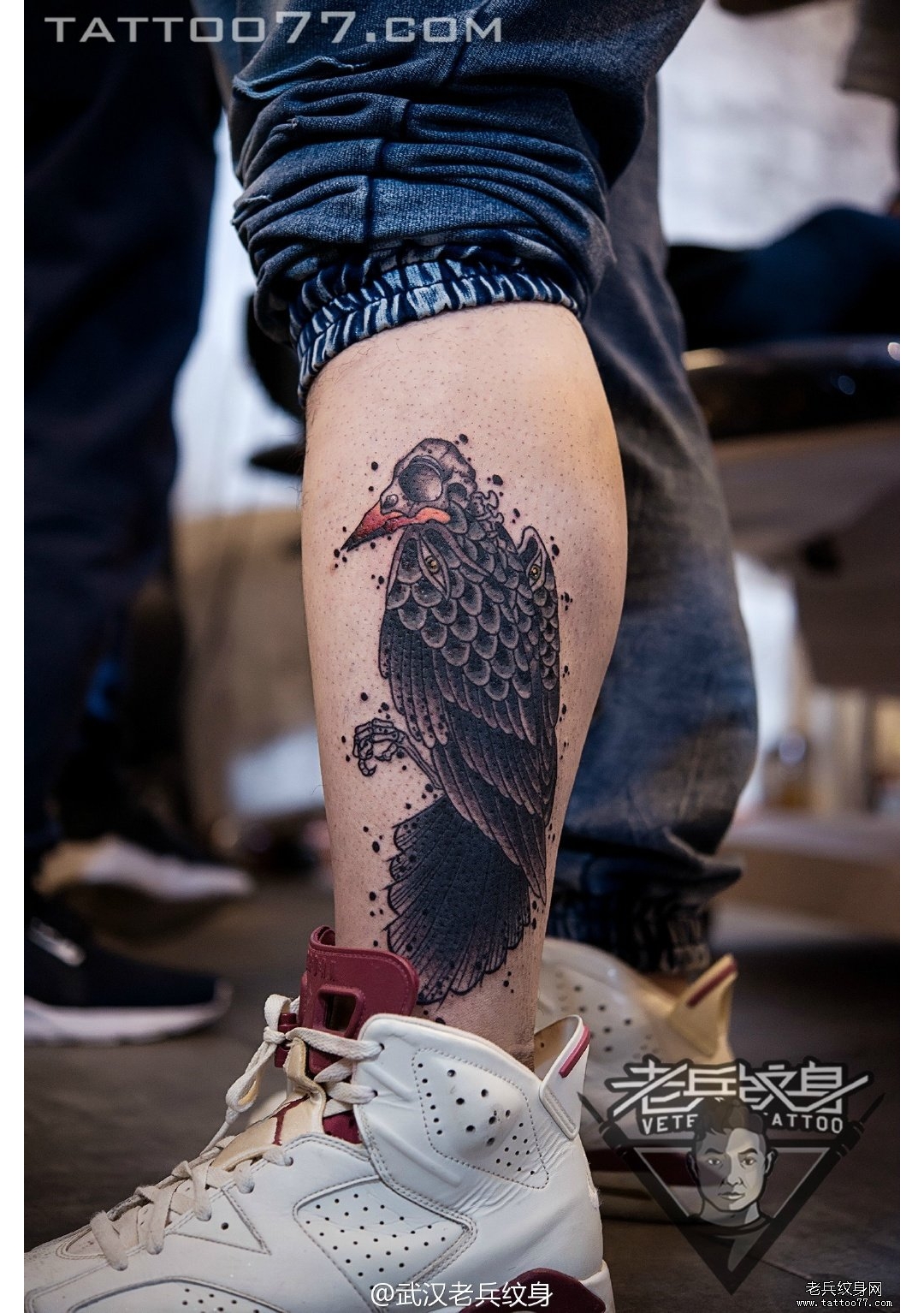 小腿乌鸦纹身图案作品