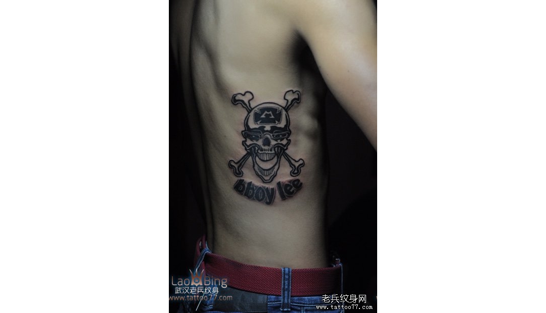 武汉老兵纹身：腰部骷髅纹身图案作品