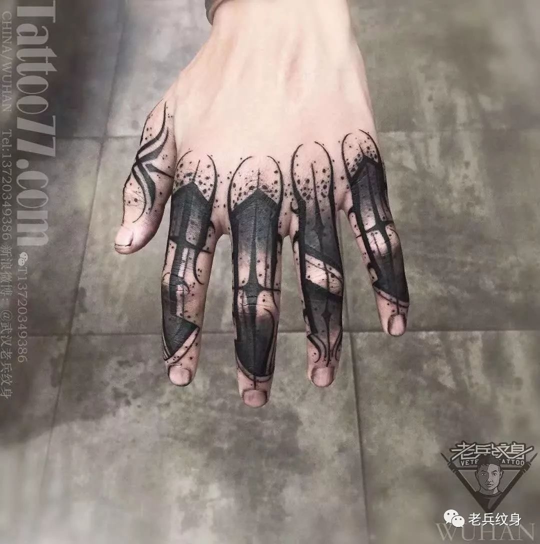 兵粉儿秀：原来大家都喜欢在手指纹身