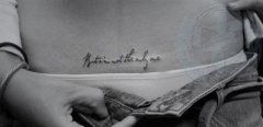 女孩子腹部时尚简洁的字母纹身图案