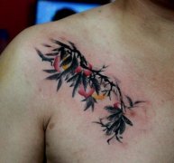 男人胸部一款桃子纹身图案