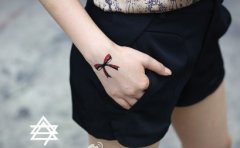 女孩子手部好看的蝴蝶结纹身图案