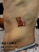 男生腹部卡通猴子纹身图案