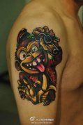 男生手臂经典的猴子纹身图案