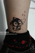 女生腿部很可爱的图腾猫咪纹身图案