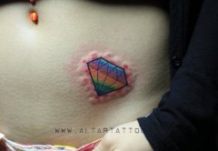 女生腹部好看的彩色小钻石纹身图案