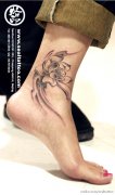 女生脚踝处时尚唯美的莲花纹身图案