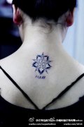 女生颈部流行精美的五角星纹身图案