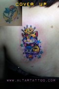 美女背部可爱的小猫咪纹身图案