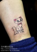 女生腿部时尚可爱的猫咪纹身图案