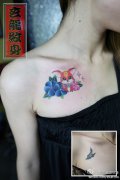 美女锁骨处小巧可爱的狐狸纹身图案