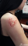 女生手臂小巧可爱的小兔子纹身图案