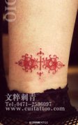 女生小腿小巧的藤蔓纹身图案