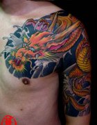 中国纹身作品展示：传统彩色半甲龙纹身图案作品图片系列